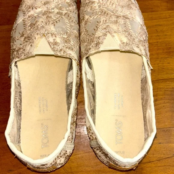 Toms Womens Alpargatas Rose Gold Metallic Hibiscus Floral Lace Size 7.5 … - Picture 11 of 15